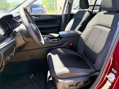 2023 Jeep Grand Cherokee Laredo 4x4