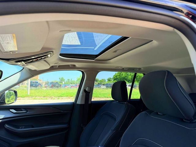2023 Jeep Grand Cherokee Laredo 4x4