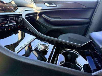 2023 Jeep Grand Cherokee Laredo 4x4