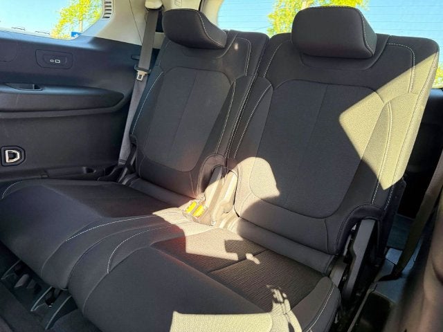 2023 Jeep Grand Cherokee L Laredo 4x4