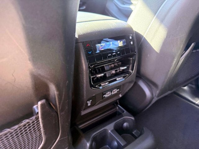 2023 Jeep Grand Cherokee L Laredo 4x4