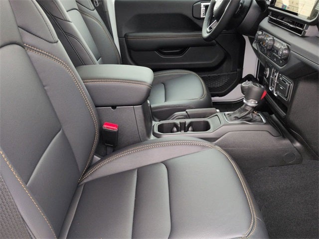 2026 Jeep Gladiator GLADIATOR SAHARA 4X4