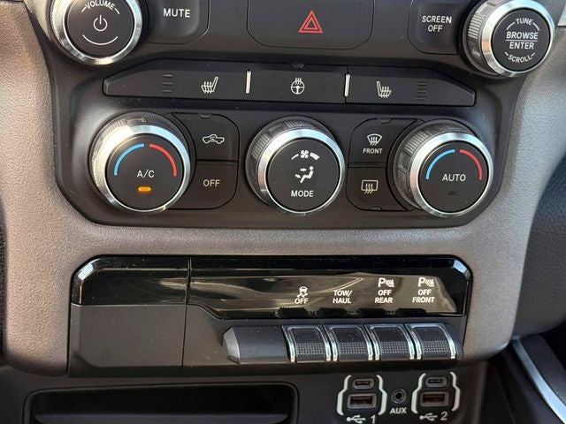 2020 RAM 1500 Big Horn Crew Cab 4x4 5'7' Box