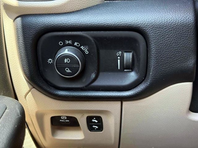 2020 RAM 1500 Big Horn Crew Cab 4x4 5'7' Box
