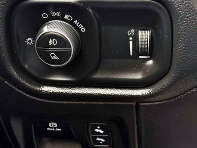 2020 RAM 1500 Big Horn Crew Cab 4x4 5'7' Box