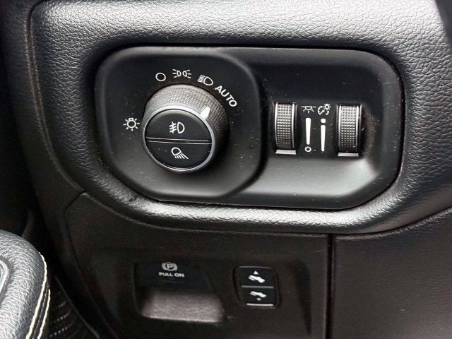 2019 RAM 1500 Laramie Crew Cab 4x4 5'7' Box