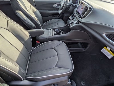 2026 Chrysler Pacifica PACIFICA SELECT AWD