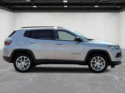 2024 Jeep Compass Latitude Lux FWD