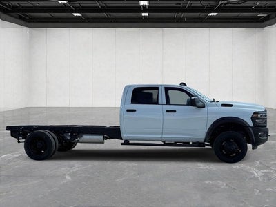 2026 RAM 5500 Chassis RAM 5500 TRADESMAN CHASSIS CREW CAB 4X4 84' CA