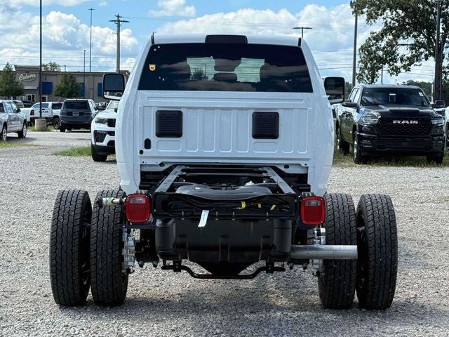 2026 RAM 5500 Chassis RAM 5500 TRADESMAN CHASSIS CREW CAB 4X4 84' CA