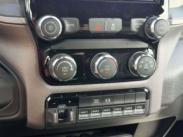 2026 RAM Ram 5500 Chassis Cab RAM 5500 TRADESMAN CHASSIS CREW CAB 4X4 84' CA
