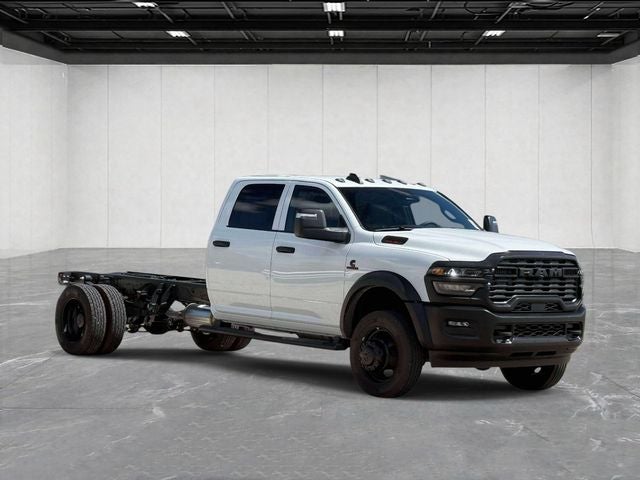 2026 RAM 5500 Chassis RAM 5500 TRADESMAN CHASSIS CREW CAB 4X4 84' CA