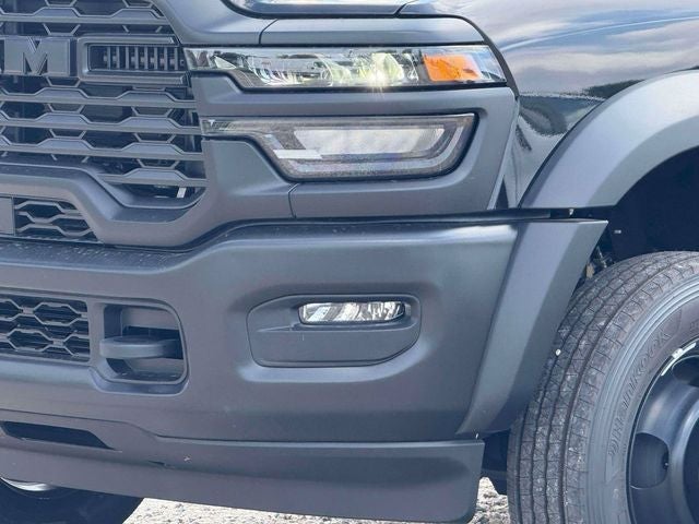 2026 RAM 5500 Chassis RAM 5500 TRADESMAN CHASSIS CREW CAB 4X4 84' CA