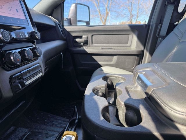 2026 RAM Ram 5500 Chassis Cab RAM 5500 TRADESMAN CHASSIS CREW CAB 4X4 84' CA