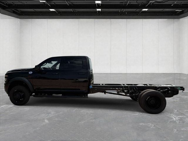 2026 RAM 5500 Chassis RAM 5500 TRADESMAN CHASSIS CREW CAB 4X4 84' CA