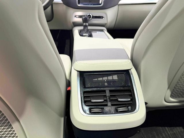 2018 Volvo XC90 T6 Momentum