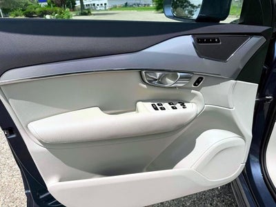 2018 Volvo XC90 T6 Momentum