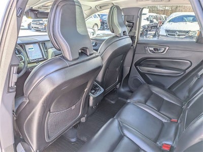 2022 Volvo XC60 B5 Inscription