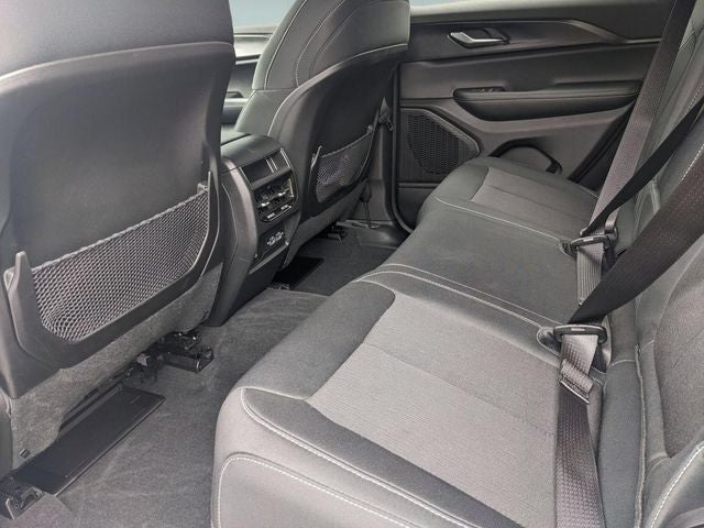 2025 Jeep Grand Cherokee Laredo X 4x4