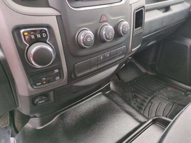 2017 RAM 1500 Express Crew Cab 4x4 5'7' Box