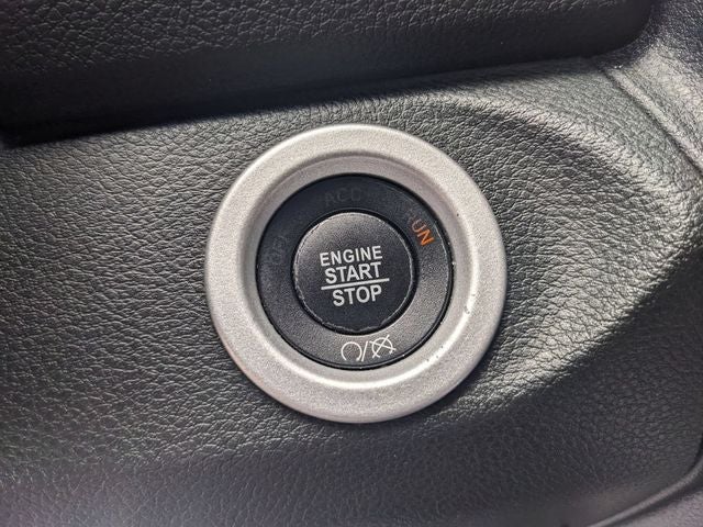 2017 RAM 1500 Laramie Crew Cab 4x4 5'7' Box