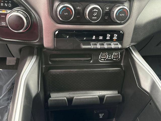 2020 RAM 1500 Big Horn Crew Cab 4x4 5'7' Box