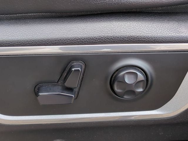 2020 RAM 1500 Laramie Crew Cab 4x4 5'7' Box