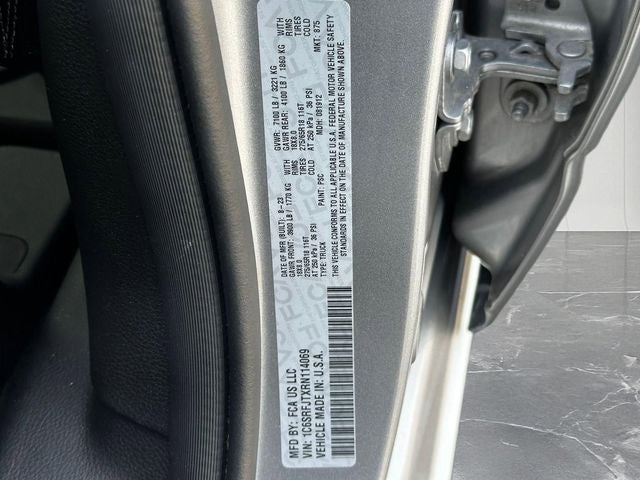 2024 RAM 1500 Laramie Crew Cab 4x4 5'7' Box