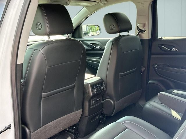 2022 GMC Acadia SLT