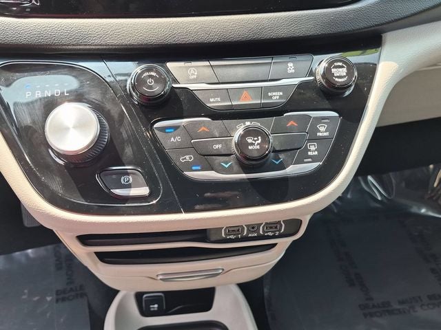 2024 Chrysler Voyager LX