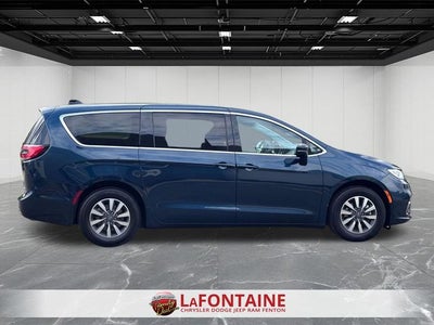 2024 Chrysler Pacifica Hybrid Select