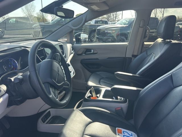 2024 Chrysler Pacifica Hybrid Select