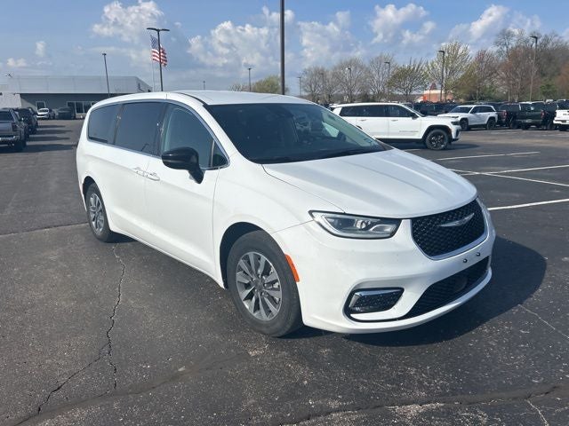 2024 Chrysler Pacifica Hybrid Select