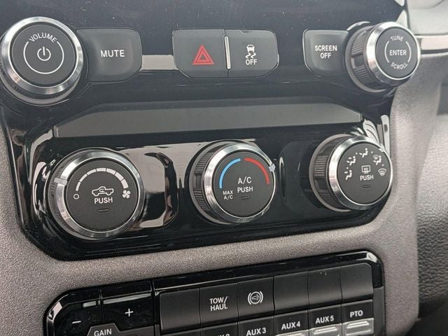 2026 RAM Ram 5500 Chassis Cab RAM 5500 TRADESMAN CHASSIS REGULAR CAB 4X4 84' CA