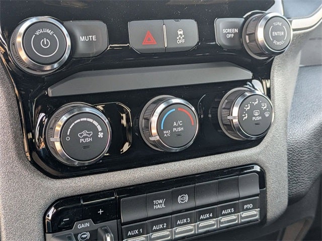 2026 RAM Ram 5500 Chassis Cab RAM 5500 TRADESMAN CHASSIS CREW CAB 4X4 84' CA