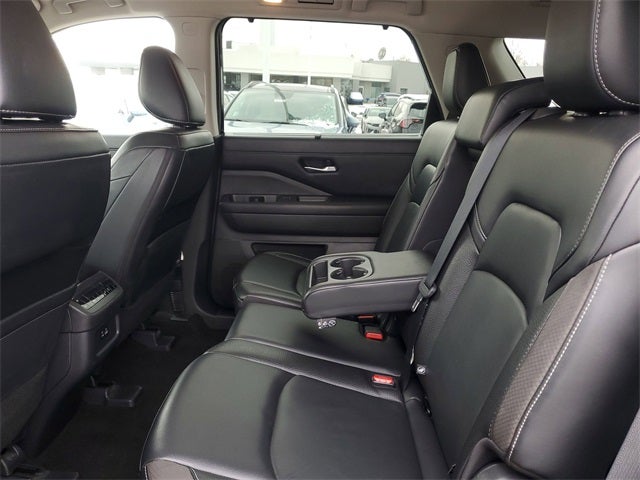 2023 Nissan Pathfinder SL 4WD