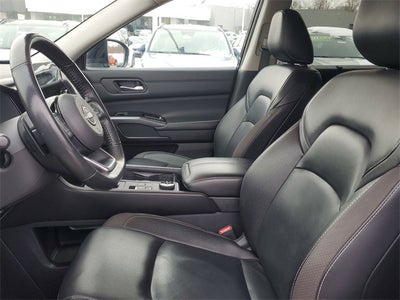 2023 Nissan Pathfinder SL 4WD