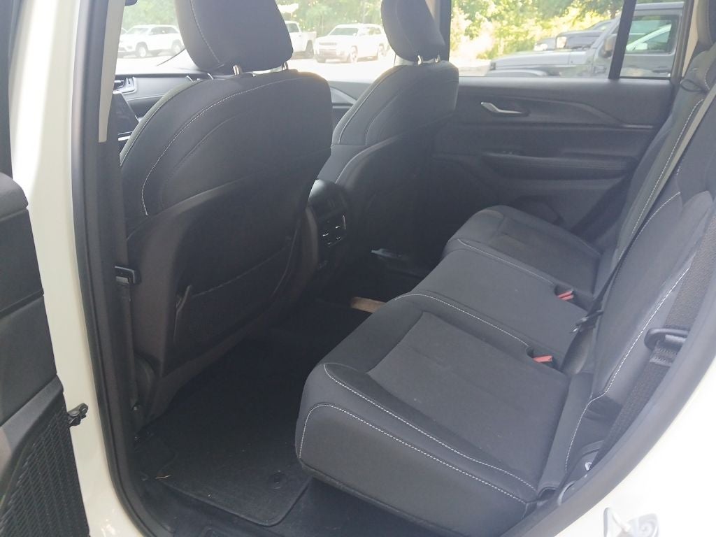 2023 Jeep Grand Cherokee Laredo 4x4