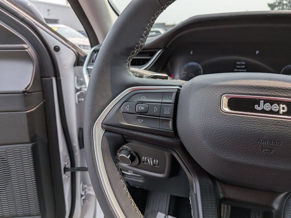 2023 Jeep Grand Cherokee Laredo 4x4