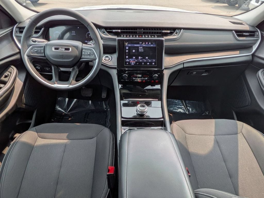 2023 Jeep Grand Cherokee Laredo 4x4