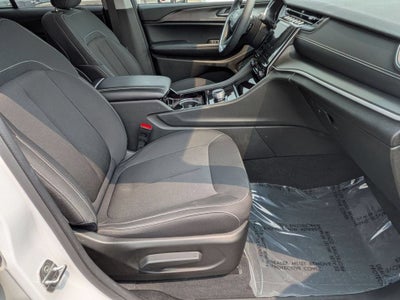 2023 Jeep Grand Cherokee Laredo 4x4