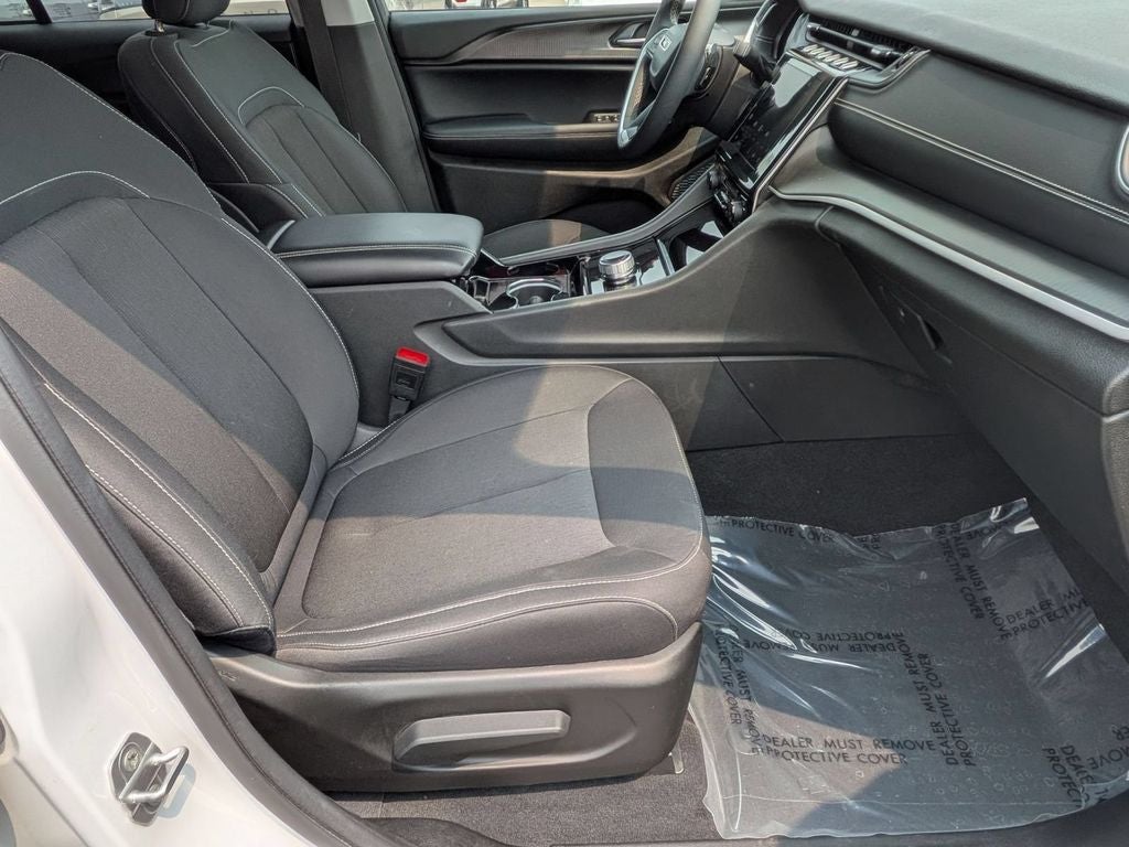 2023 Jeep Grand Cherokee Laredo 4x4