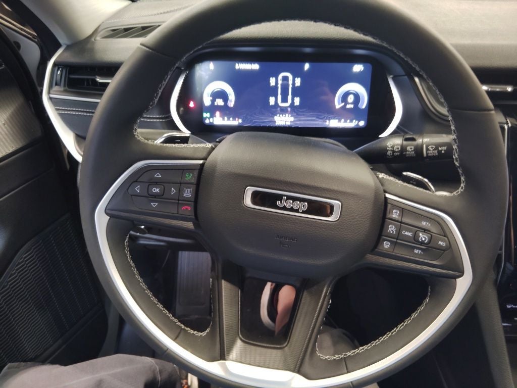 2023 Jeep Grand Cherokee L Laredo 4x4