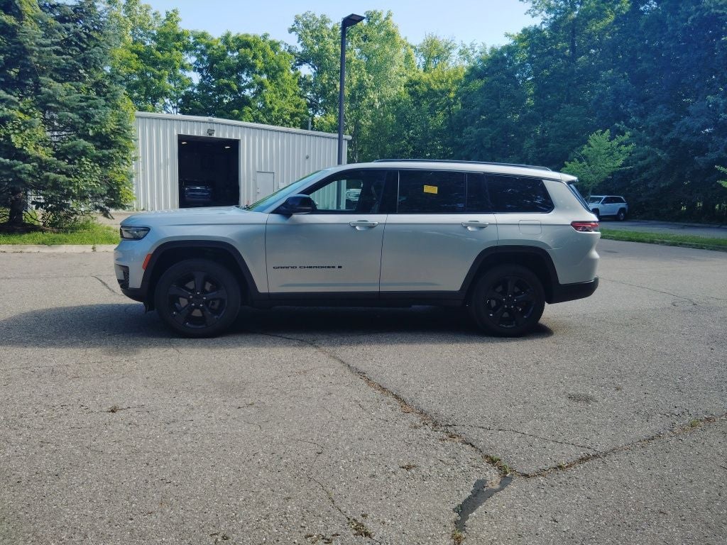 2023 Jeep Grand Cherokee L Altitude 4x4