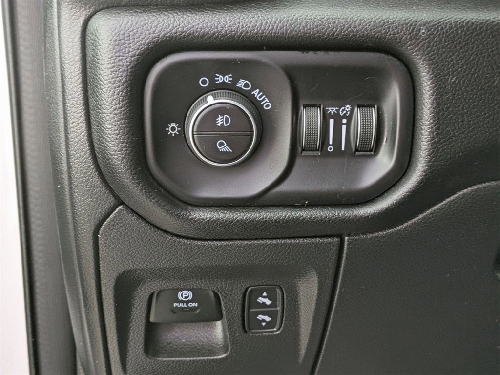 2025 RAM 1500 Big Horn Crew Cab 4x4 5'7' Box