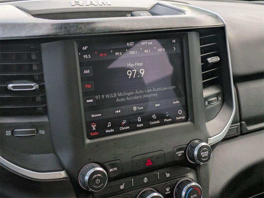 2020 RAM 1500 Big Horn Crew Cab 4x4 5'7' Box