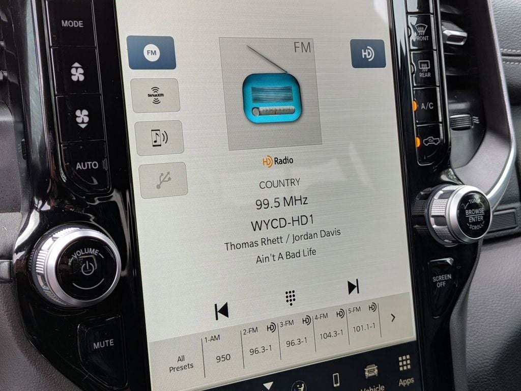 2023 RAM 1500 Laramie Crew Cab 4x4 5'7' Box