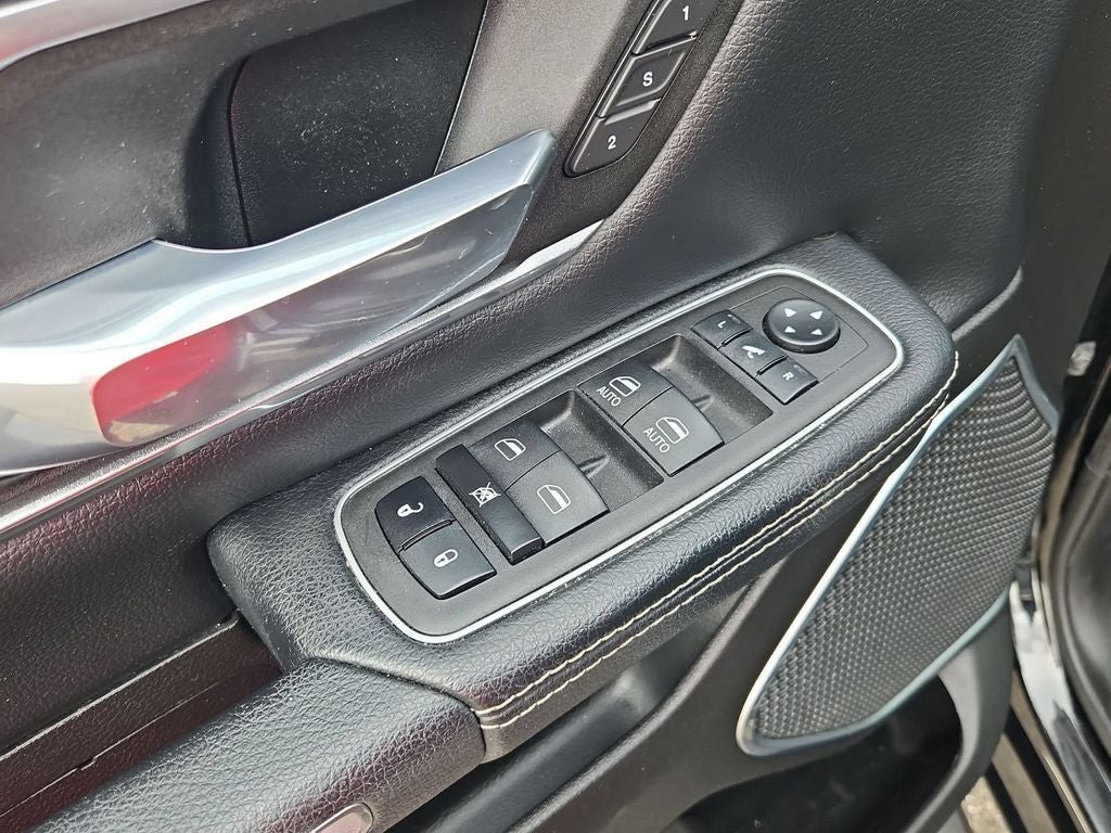 2023 RAM 1500 Laramie Crew Cab 4x4 5'7' Box