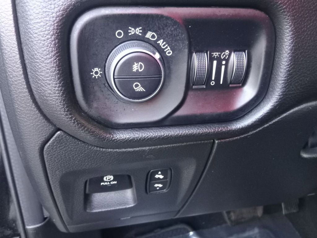 2023 RAM 1500 Laramie Crew Cab 4x4 5'7' Box