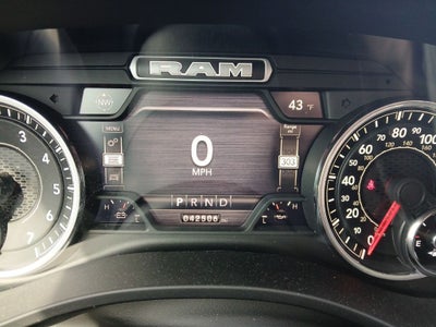 2023 RAM 1500 Laramie Crew Cab 4x4 5'7' Box